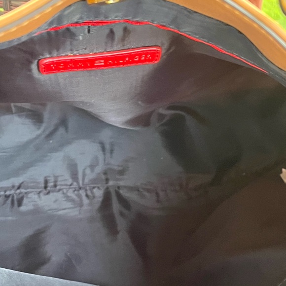 Tommy Hilfiger Tan and Cream Shoulder Bag EUC - Picture 8 of 8